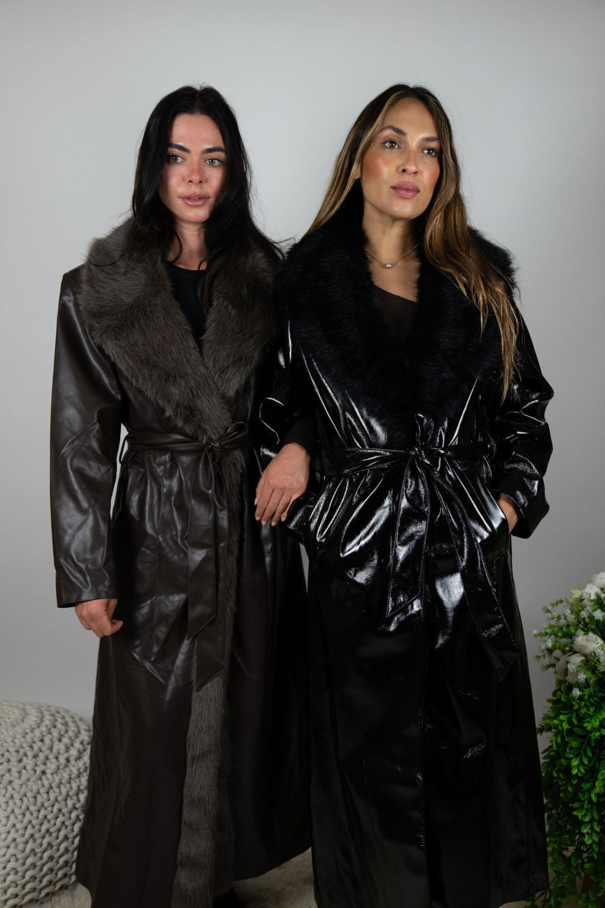 Fur collar latex trench coat - black gloss