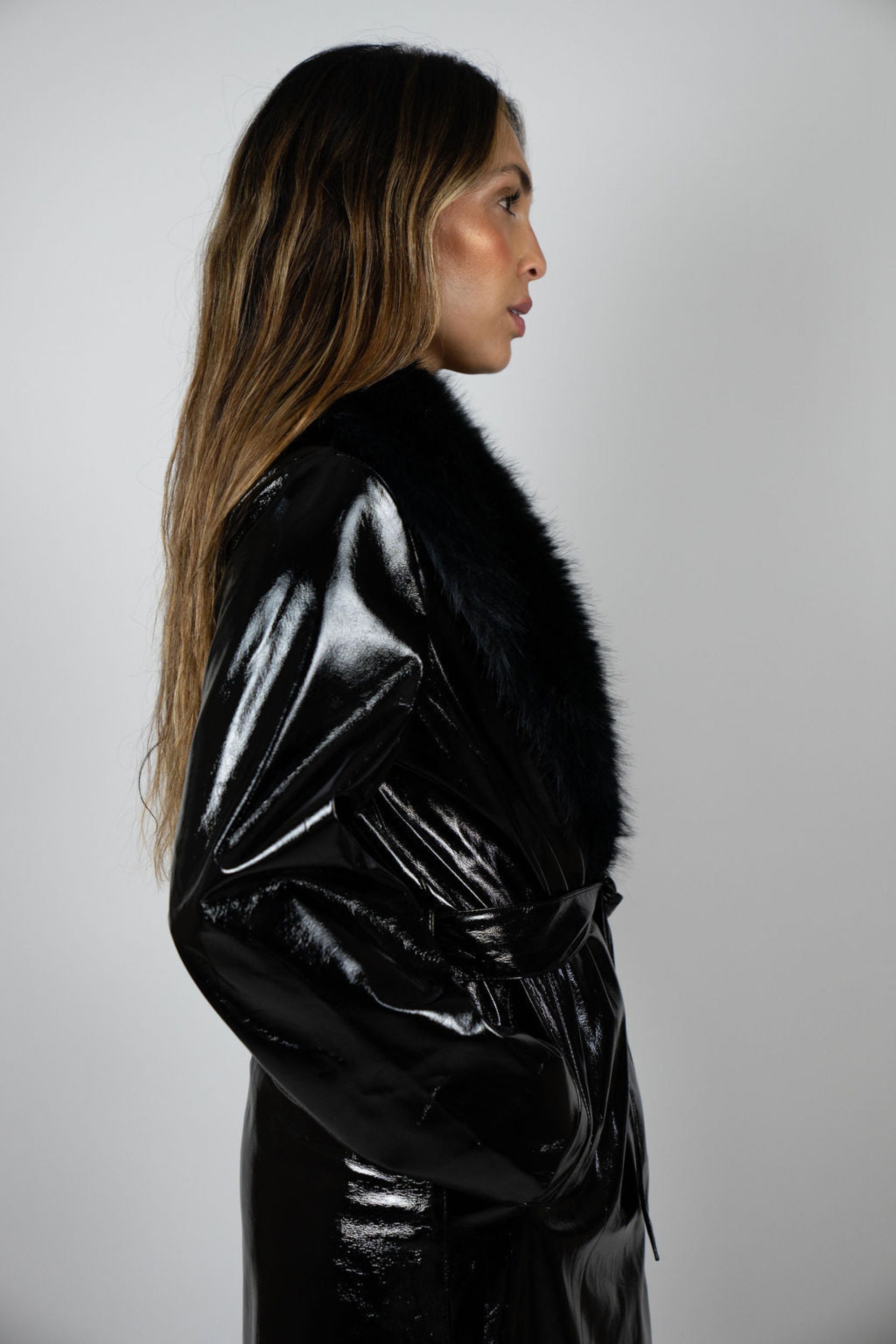 Fur collar latex trench coat - black gloss