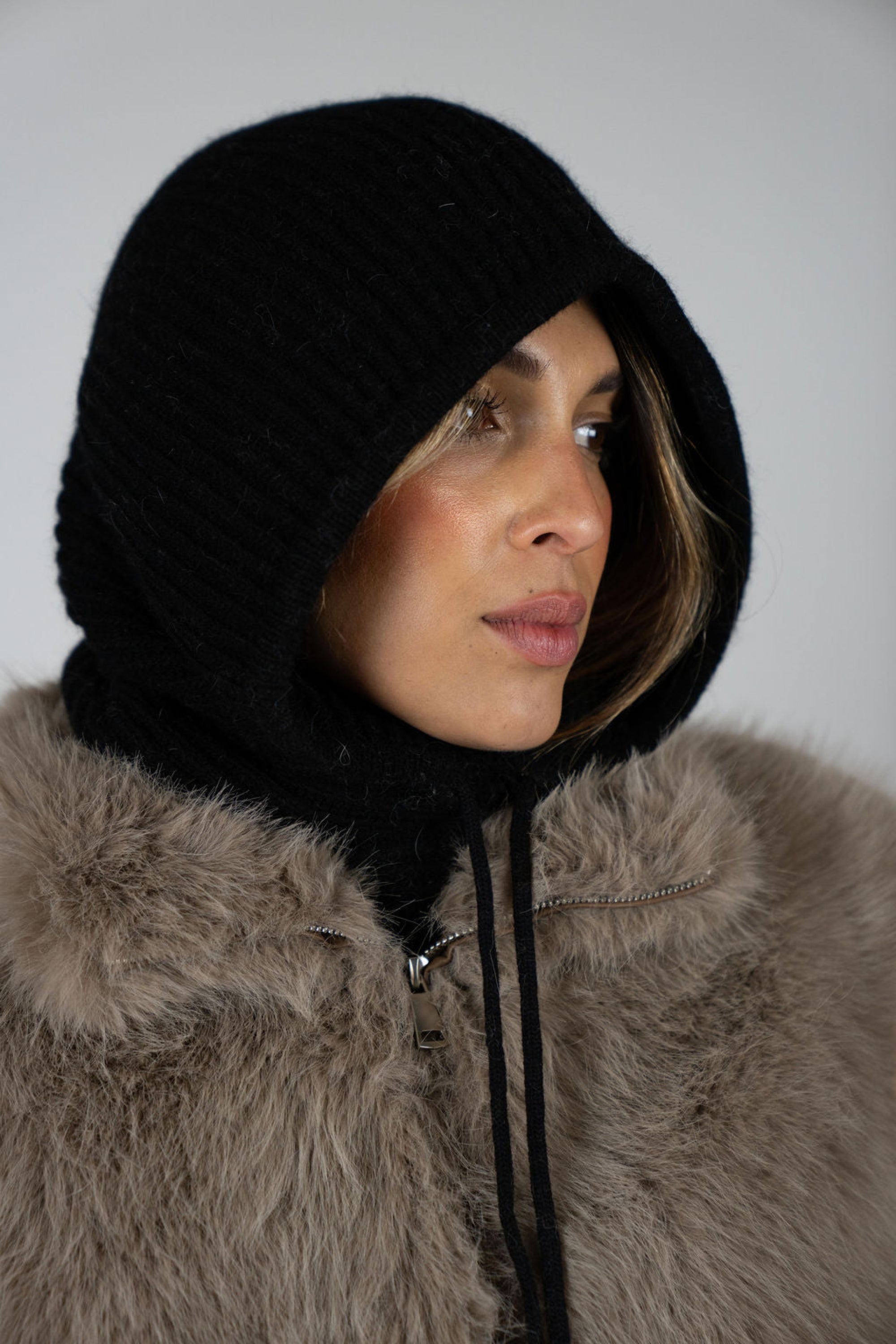 The Chalet Knit Hood - Black
