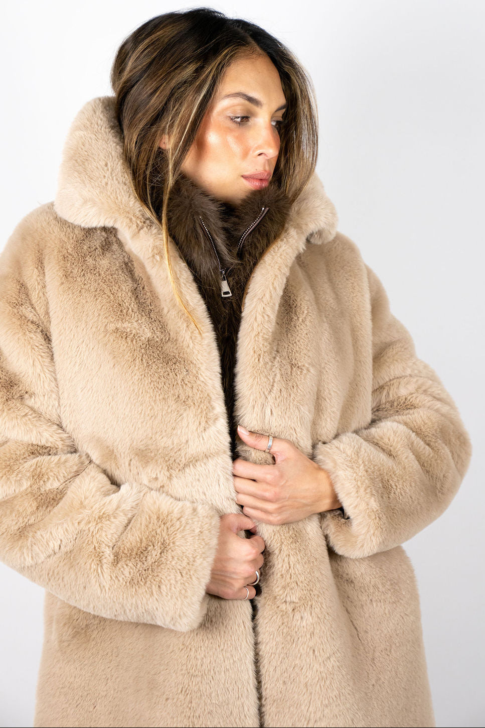 Model wearing the Angel Wings Mr Grey Love long faux-fur coat in Beige.