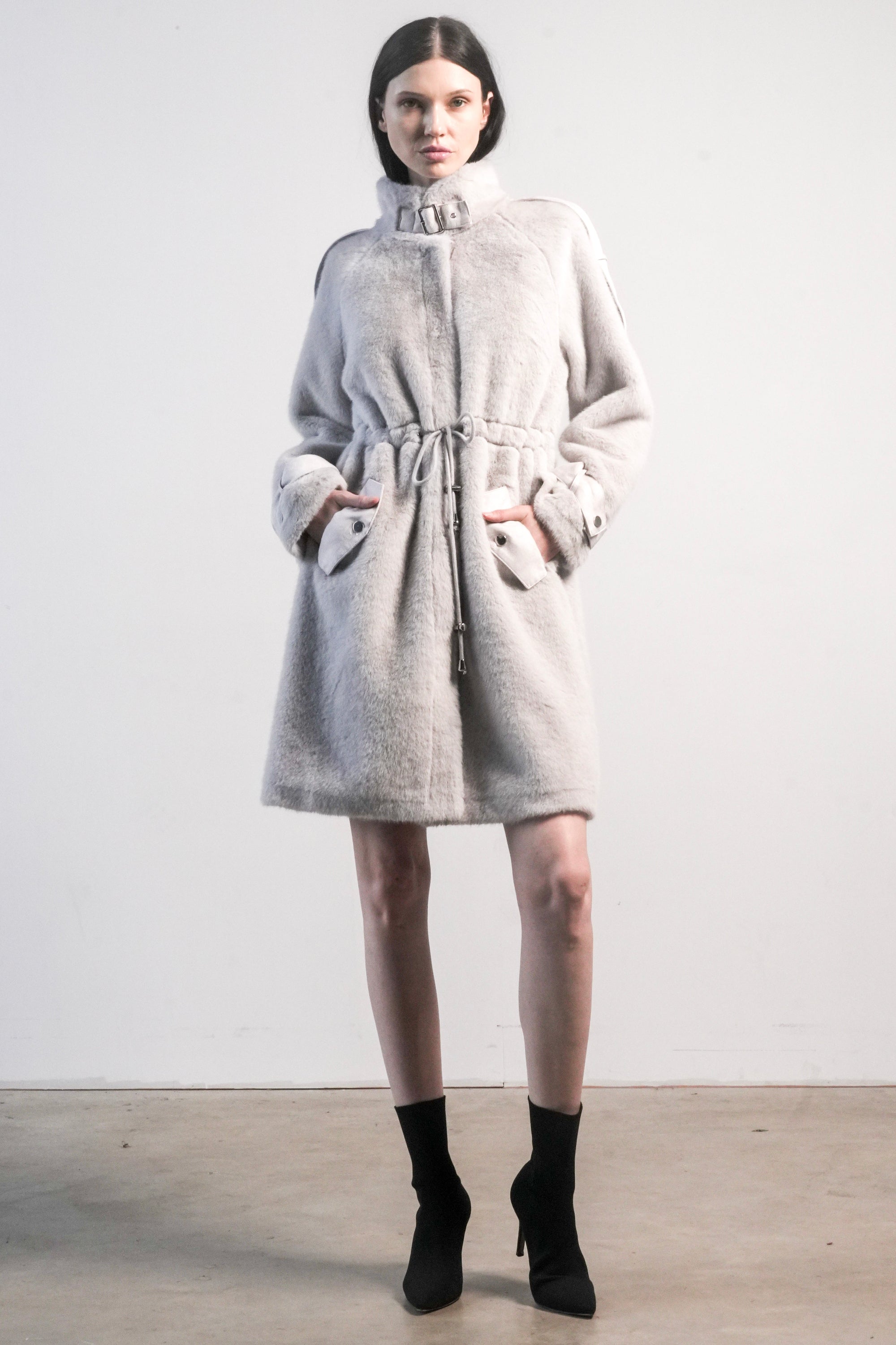 Chica Jacket Silver, Faux Fur Winter Coat, Celebrity Jacket Aspen, Luxury Women’s Jacket, Angel Wings Coat